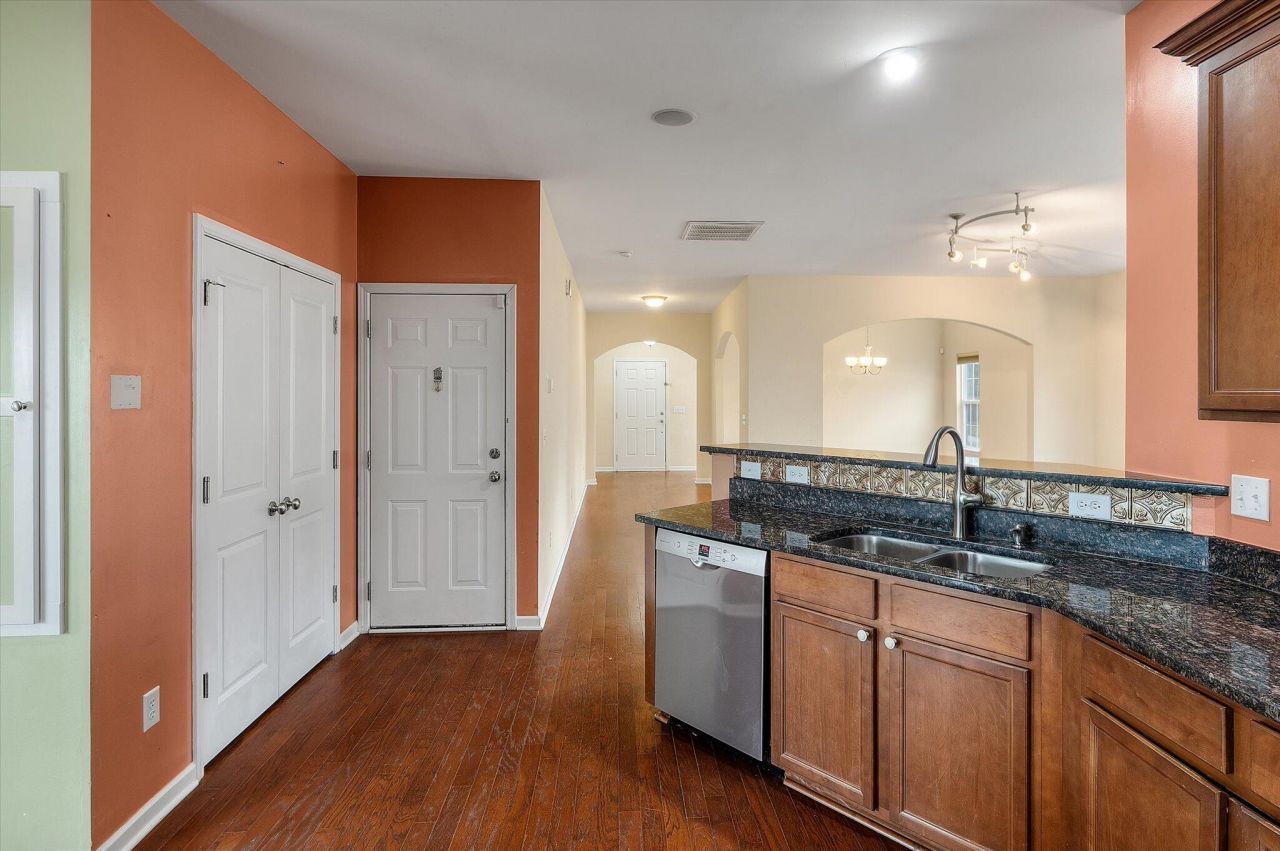 187 Charlesfort Way Photo 17