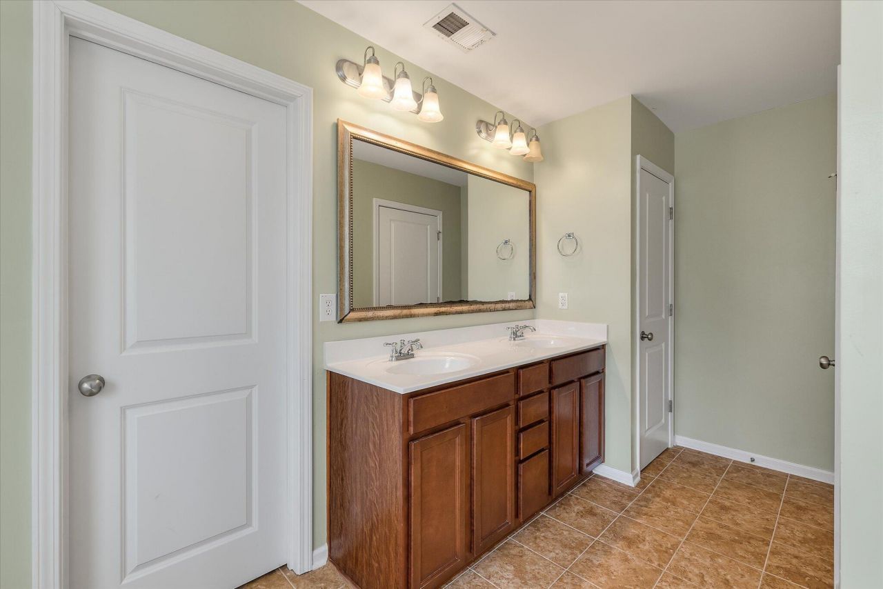 187 Charlesfort Way Photo 23