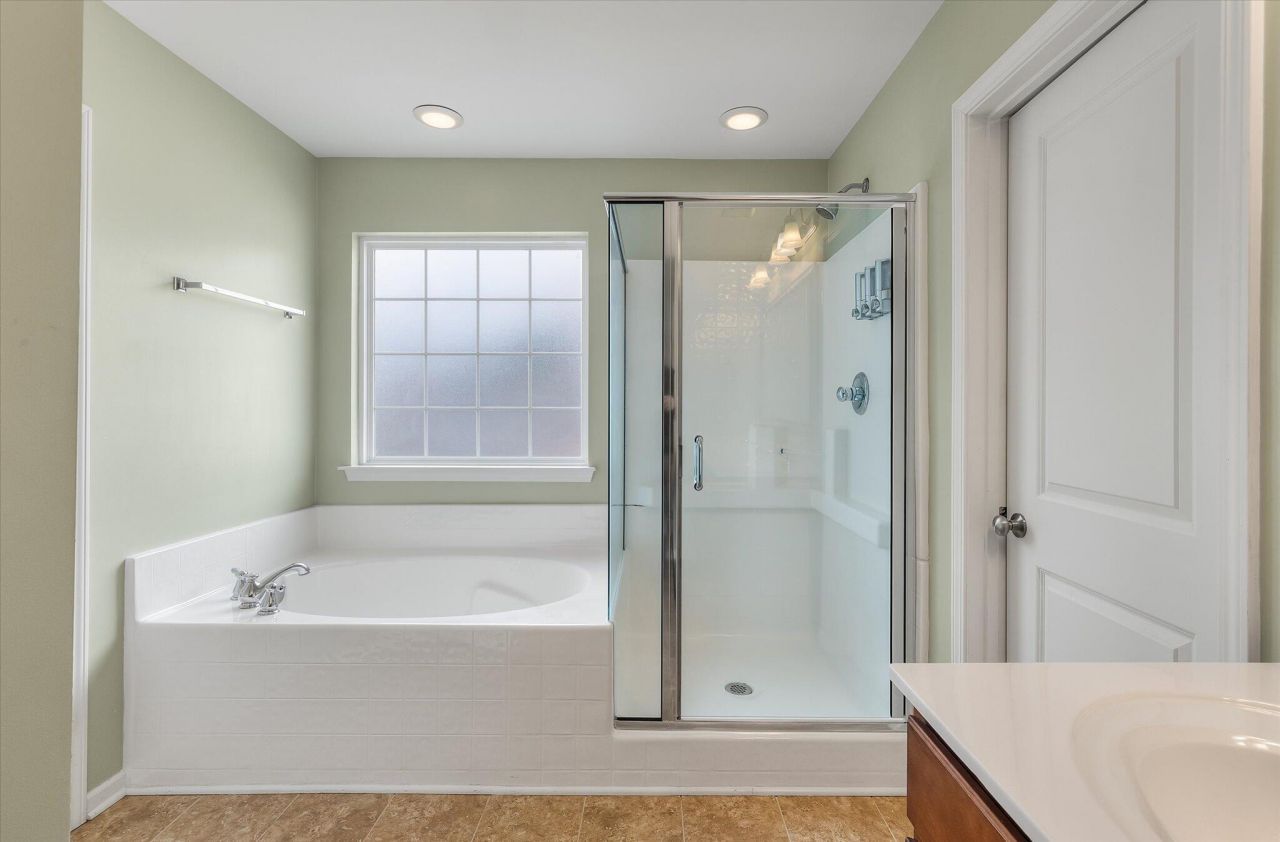 187 Charlesfort Way Photo 24