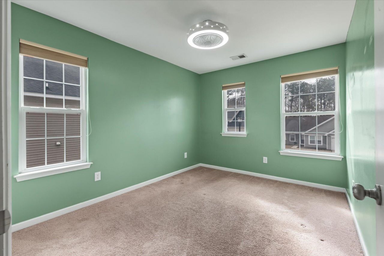 187 Charlesfort Way Photo 33