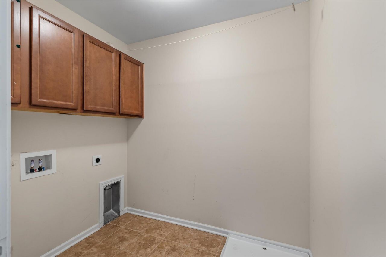 187 Charlesfort Way Photo 35