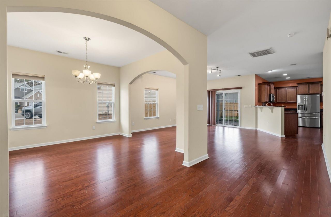 187 Charlesfort Way Photo 4