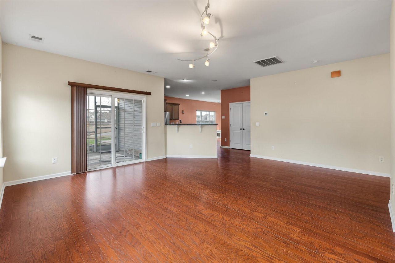 187 Charlesfort Way Photo 6