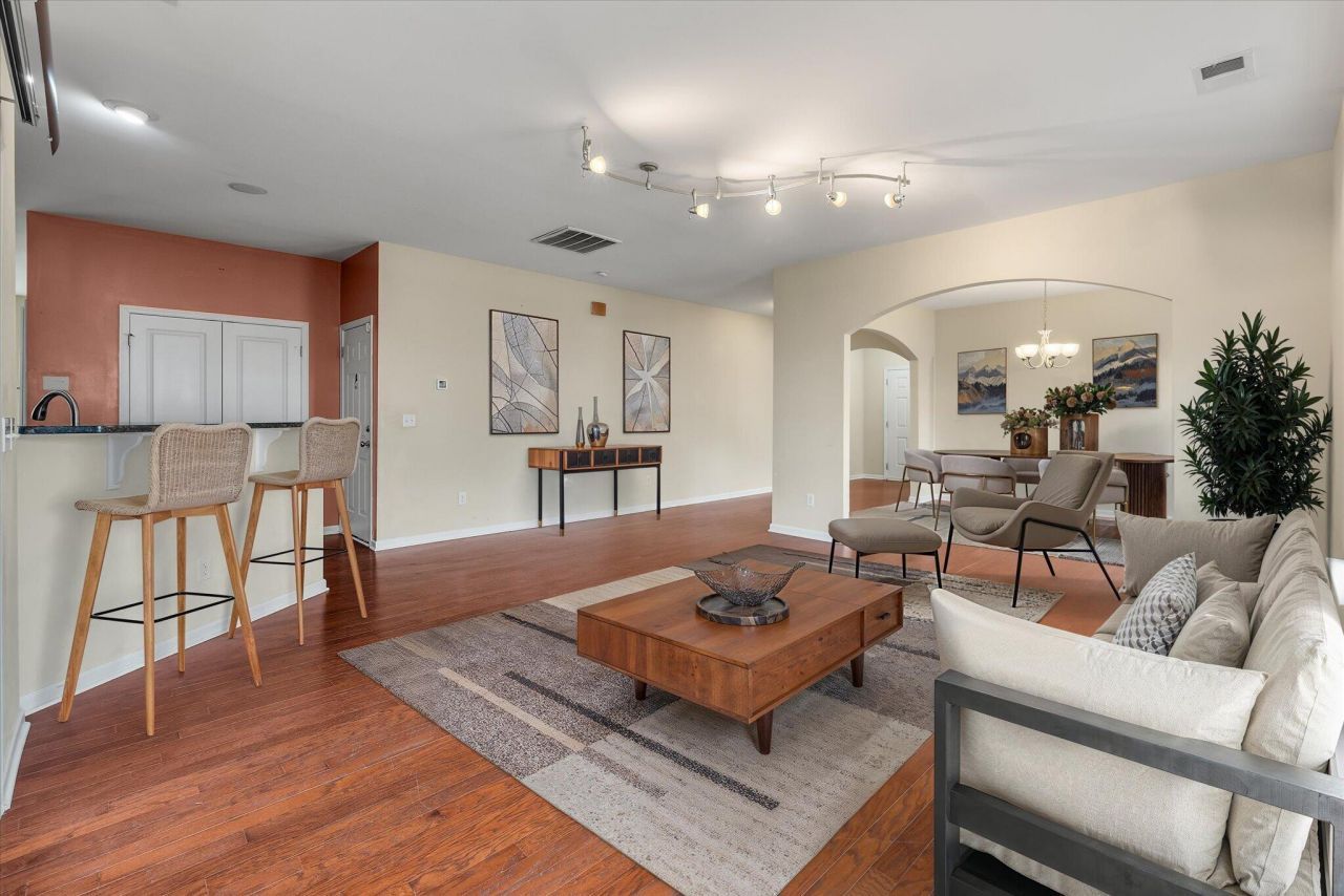 187 Charlesfort Way Photo 9