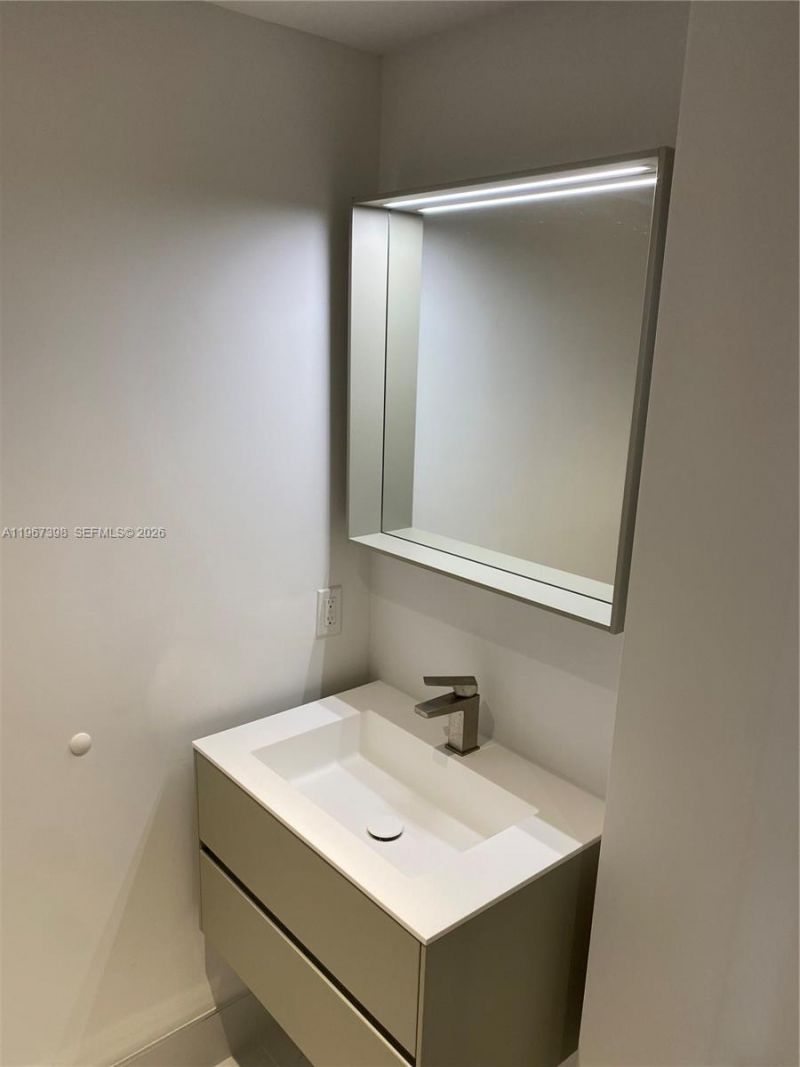 9521 E Bay Harbor Dr , Unit 605, Bay Harbor Islands, FL 33154 Photo