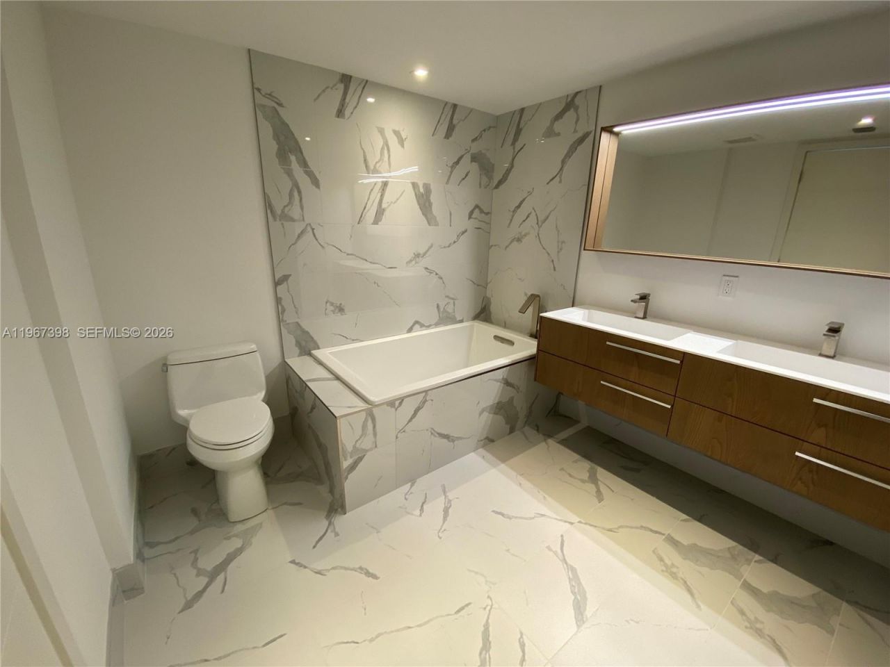 9521 E Bay Harbor Dr , Unit 605, Bay Harbor Islands, FL 33154 Photo