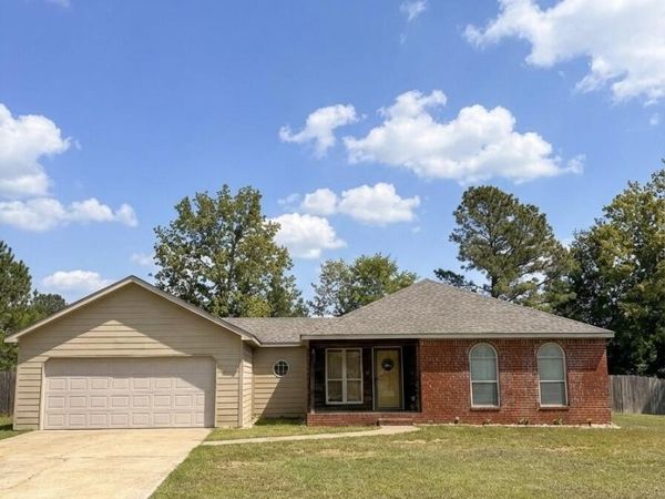 412 Chenoa Avenue, Carthage, MS 39051