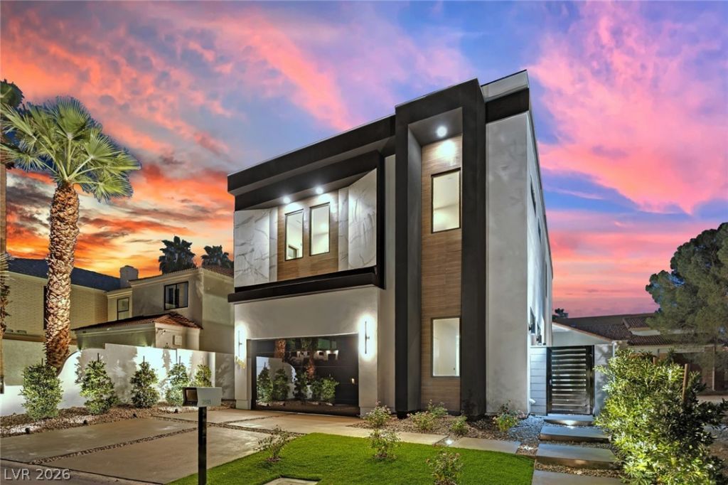 2818 Queens Courtyard Drive, Las Vegas, NV 89109 Main Photo