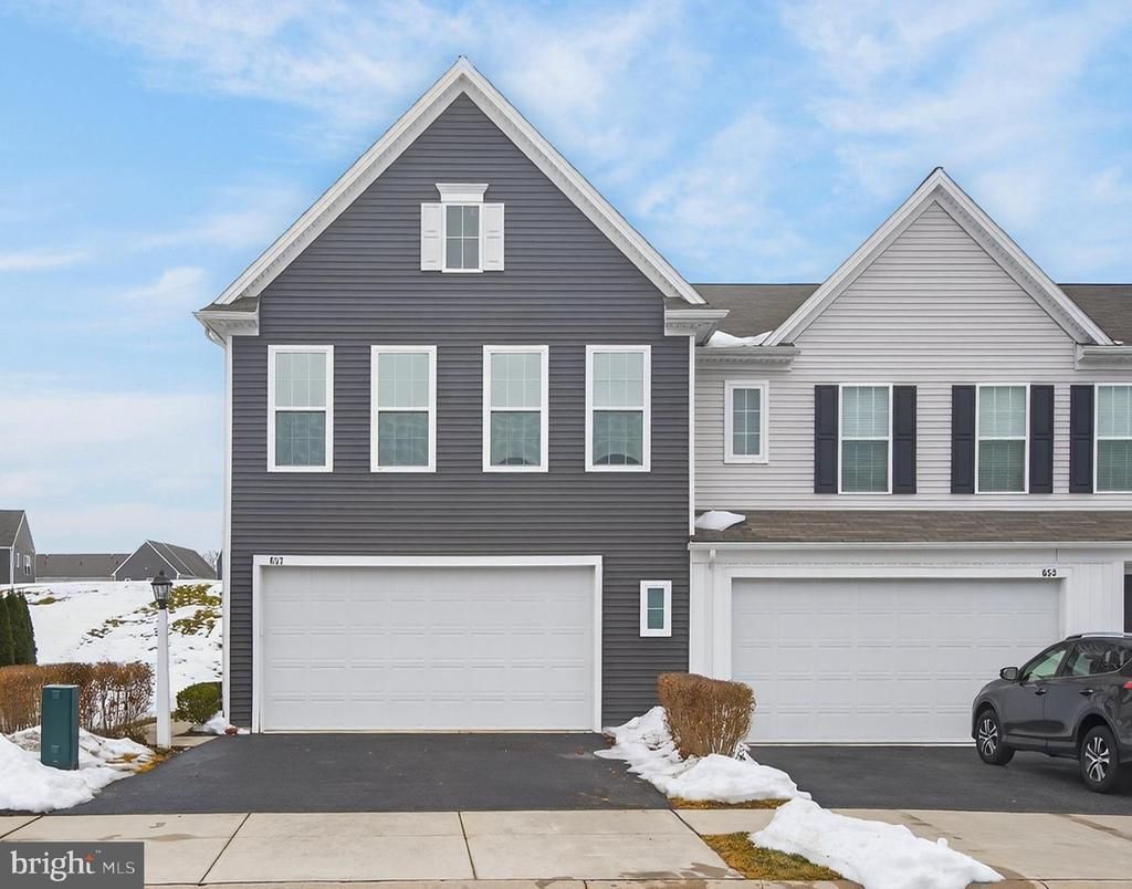 657 Buck Drive, Hummelstown, PA 17036 Main Photo