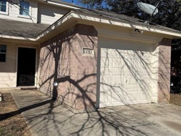 1221 Village Garden Drive , Azle, TX 76020