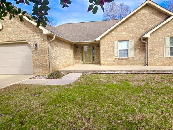 1518 Cavalier Drive, Maryville, TN 37803