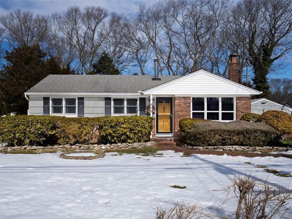 429 Mollie Boulevard, Holbrook, NY 11741