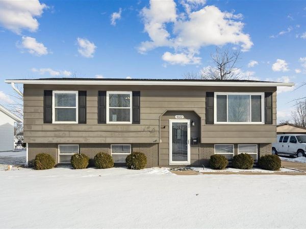 4602 Twin Pine Dr NE, Cedar Rapids, IA 52402