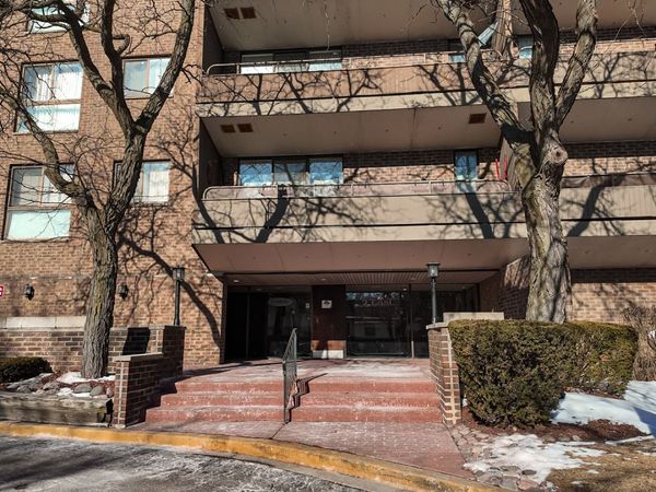 5 E Carriageway Drive, Unit 201, Hazel Crest, IL 60429