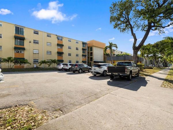 606 W 81st St, Unit 302, Hialeah, FL 33014