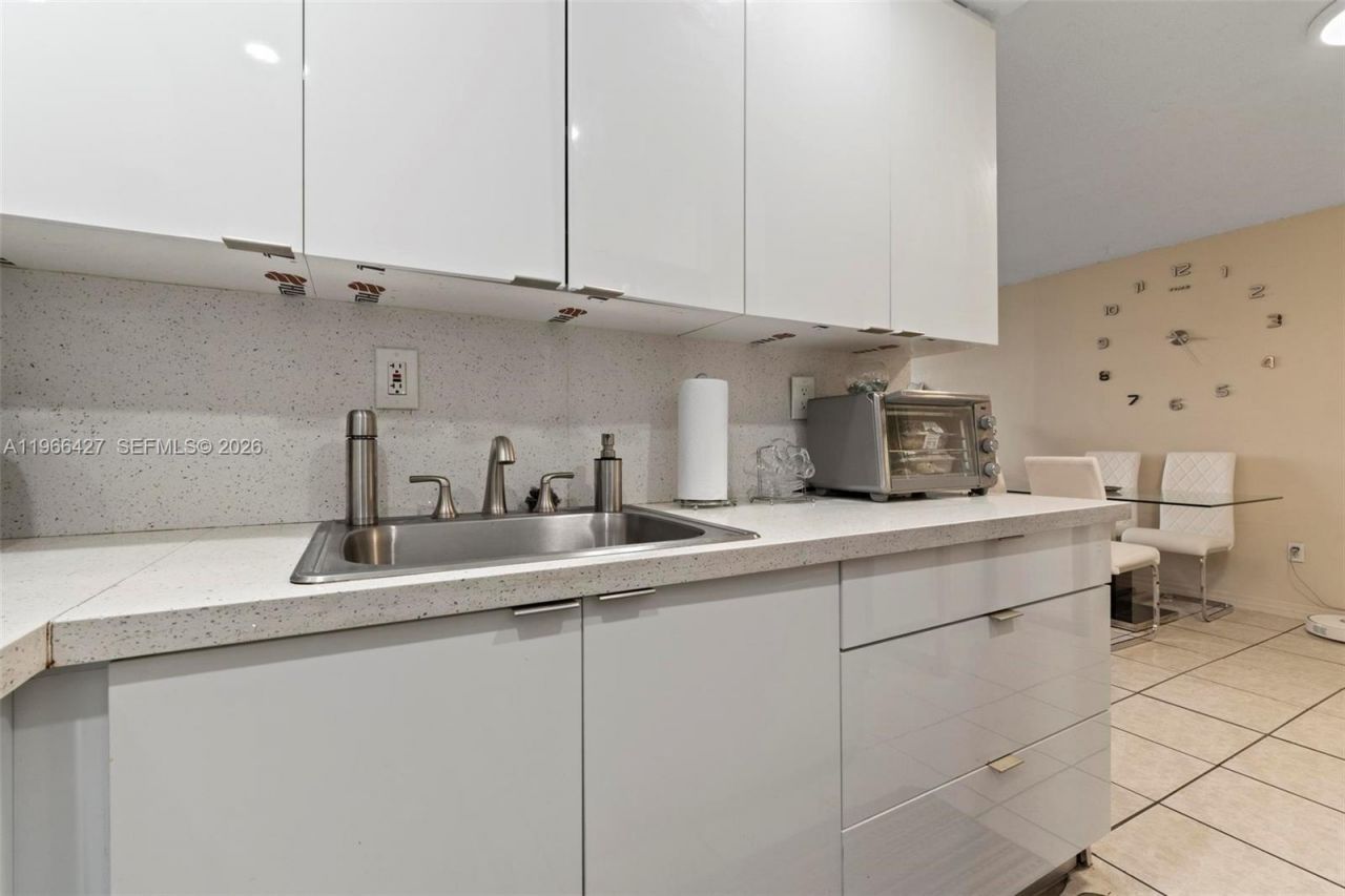 606 W 81st St, Unit 302, Hialeah, FL 33014 Photo