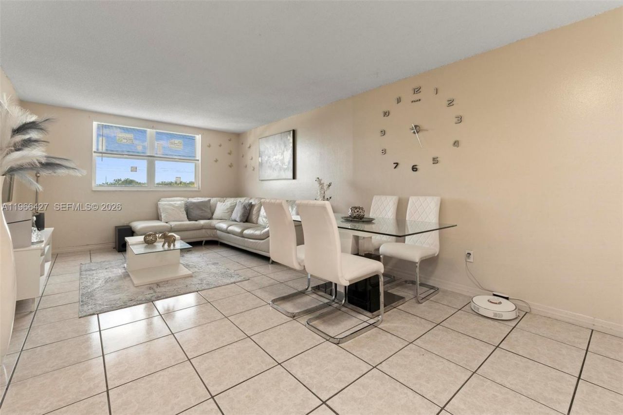 606 W 81st St, Unit 302, Hialeah, FL 33014 Photo