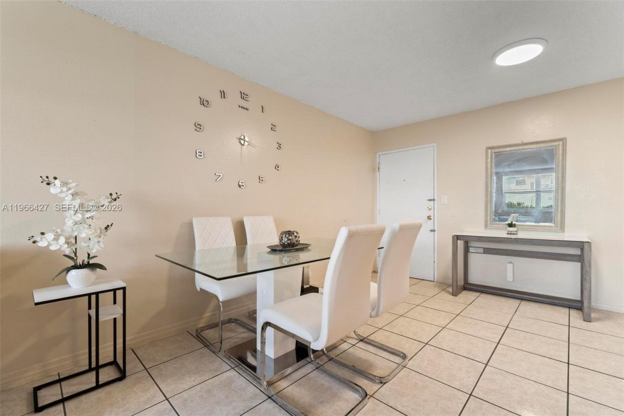 606 W 81st St, Unit 302, Hialeah, FL 33014 Photo