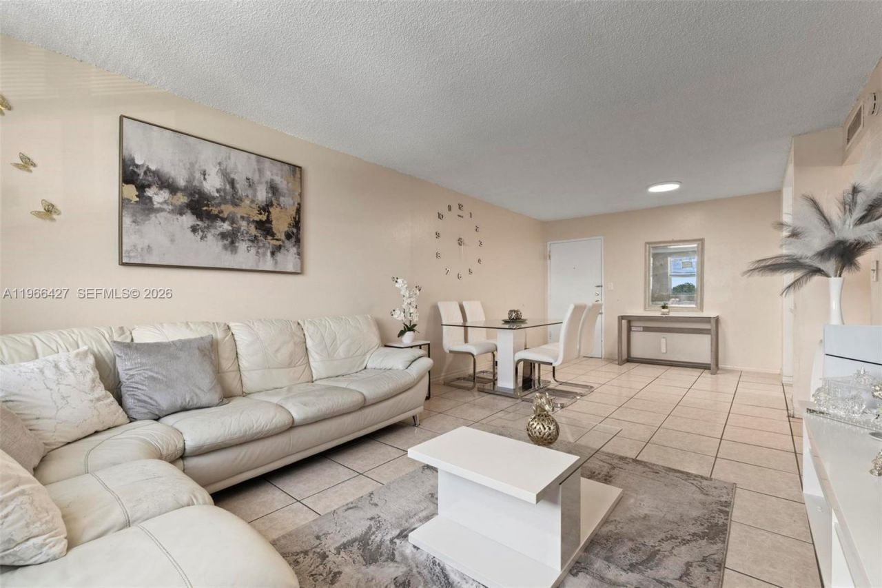 606 W 81st St, Unit 302, Hialeah, FL 33014 Photo