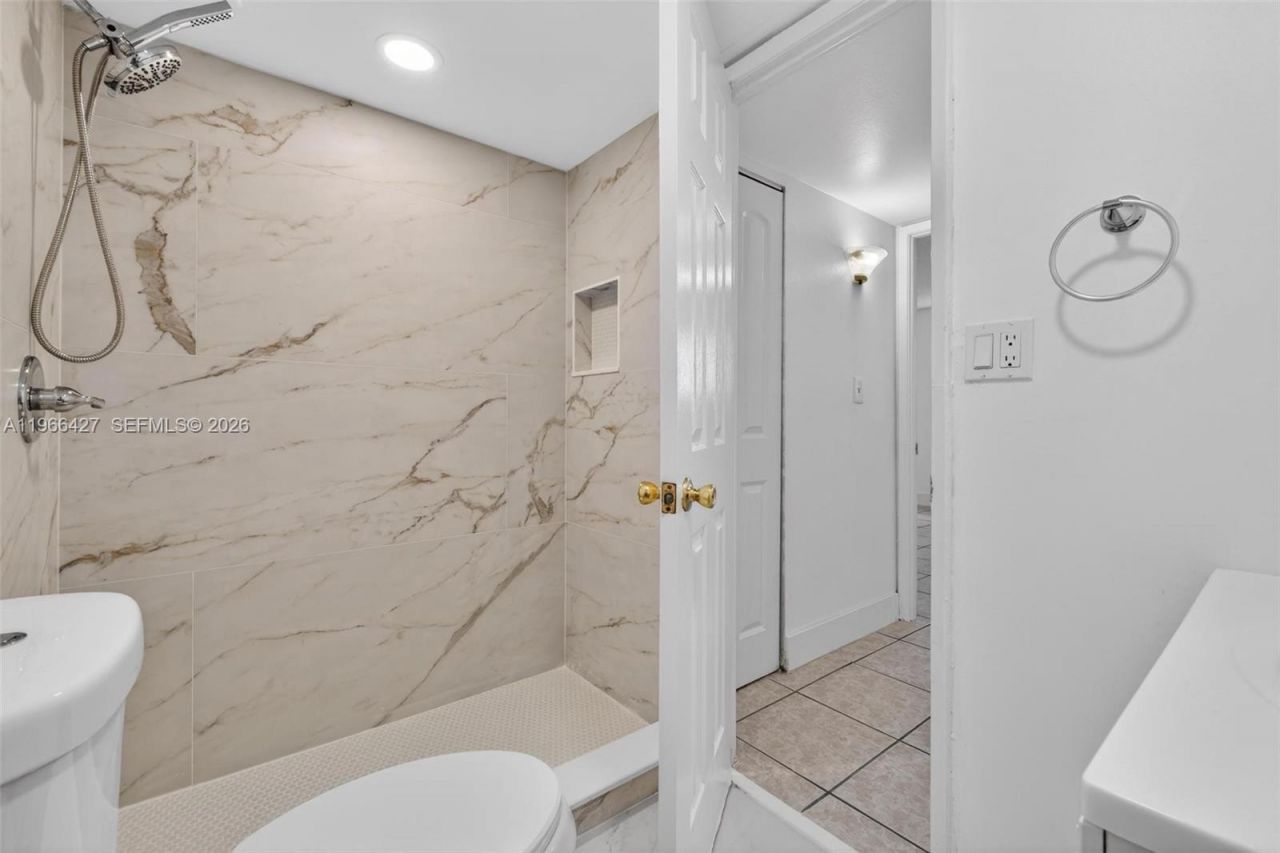 606 W 81st St, Unit 302, Hialeah, FL 33014 Photo