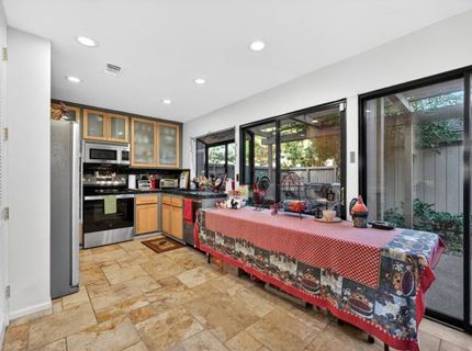 1055 Commons Dr, Sacramento, CA 95825 Photo