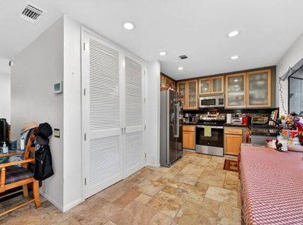 1055 Commons Dr, Sacramento, CA 95825 Photo