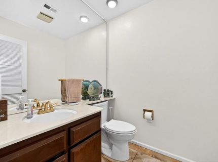 1055 Commons Dr, Sacramento, CA 95825 Photo
