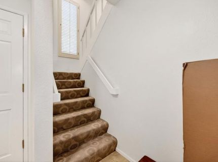 1055 Commons Dr, Sacramento, CA 95825 Photo