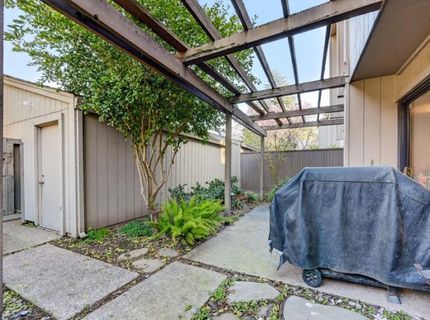 1055 Commons Dr, Sacramento, CA 95825 Photo