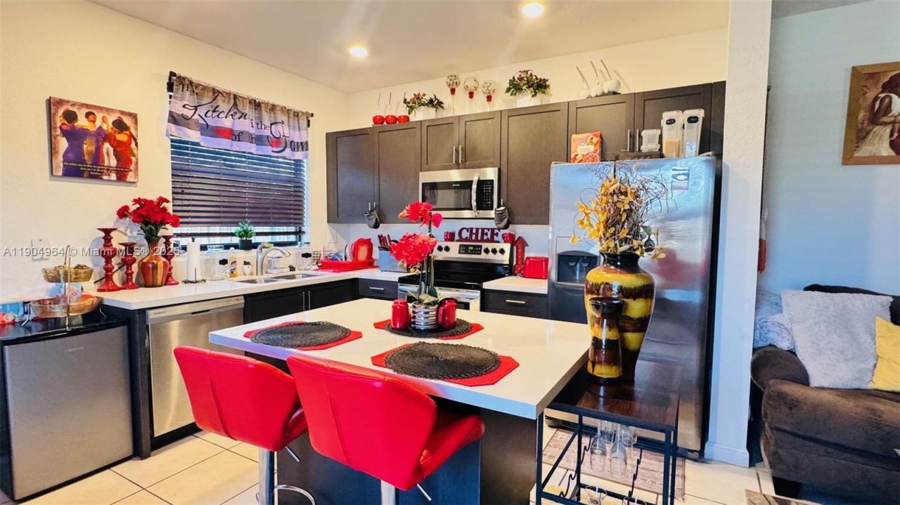 21463 NE 3rd Path , Miami, FL 33179 Photo