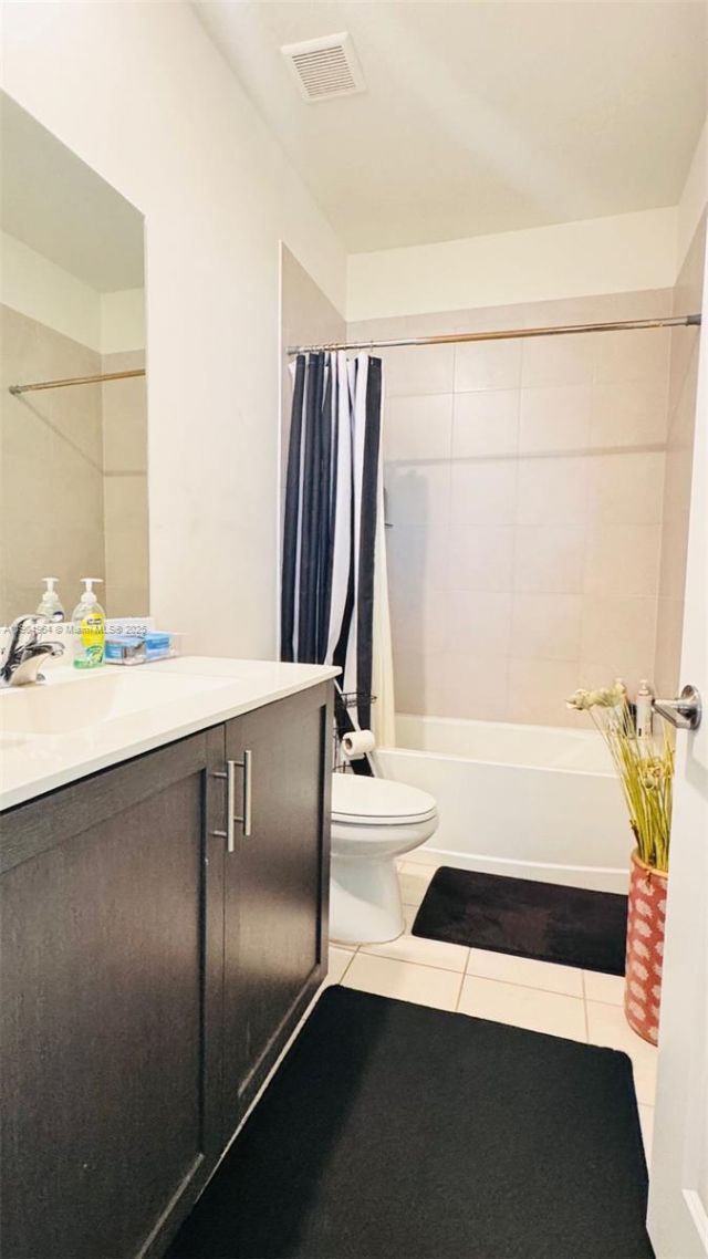 21463 NE 3rd Path , Miami, FL 33179 Photo