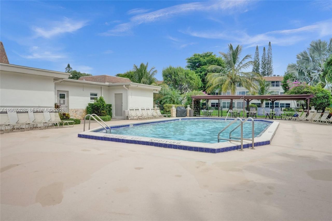 4806 NW 36th St , Unit 607, Lauderdale Lakes, FL 33319 Photo