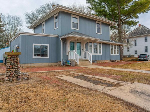 525 N VINE Street, Mt Pulaski, IL 62548