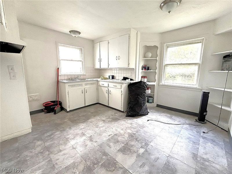 4065 E 153rd Street, Cleveland, OH 44128 Photo 2