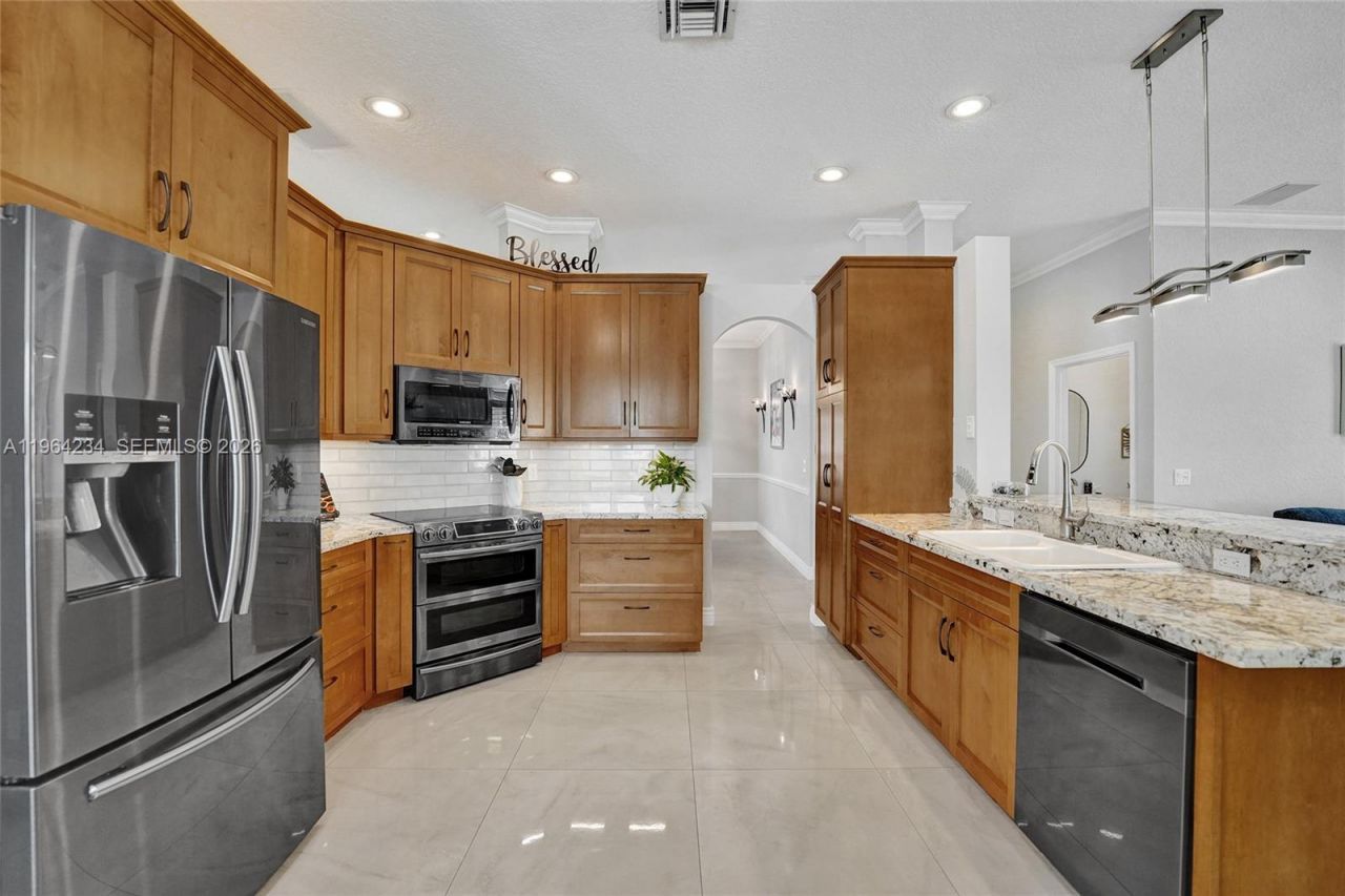 6686 SW 166th Dr, Pembroke Pines, FL 33331 Photo