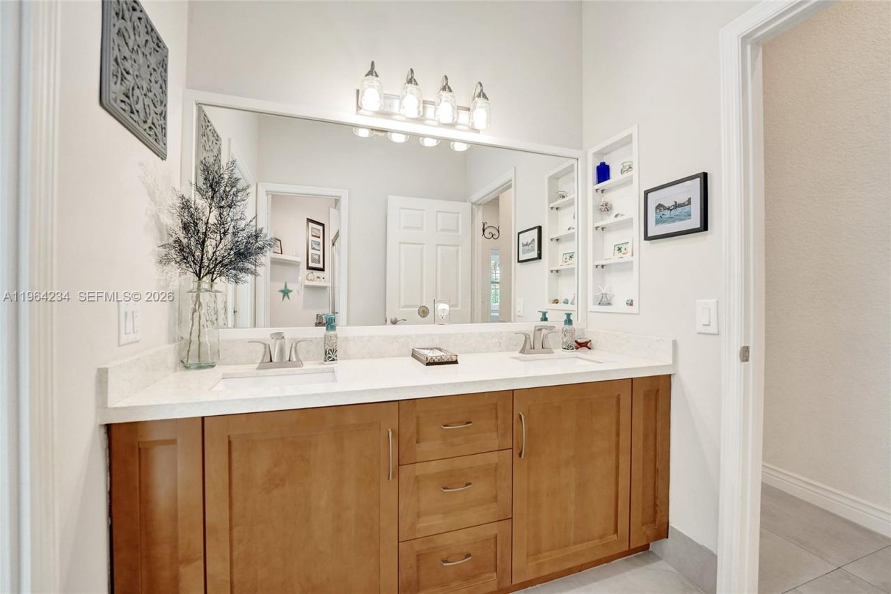 6686 SW 166th Dr, Pembroke Pines, FL 33331 Photo