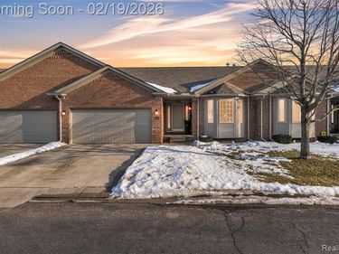 50490 Kayla Drive, New Baltimore, MI 48047