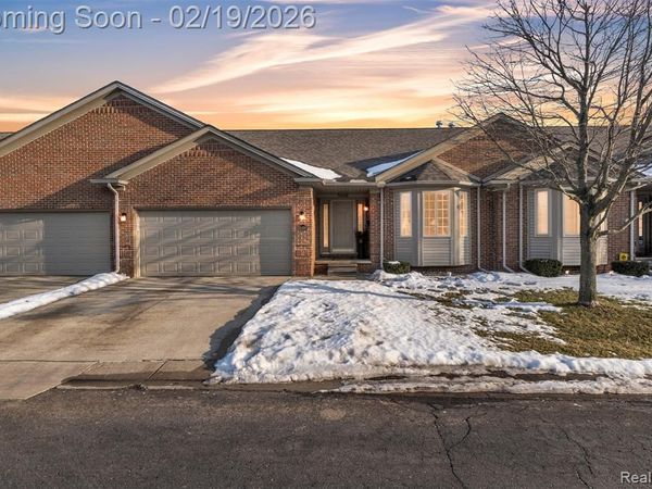 50490 Kayla Drive, New Baltimore, MI 48047