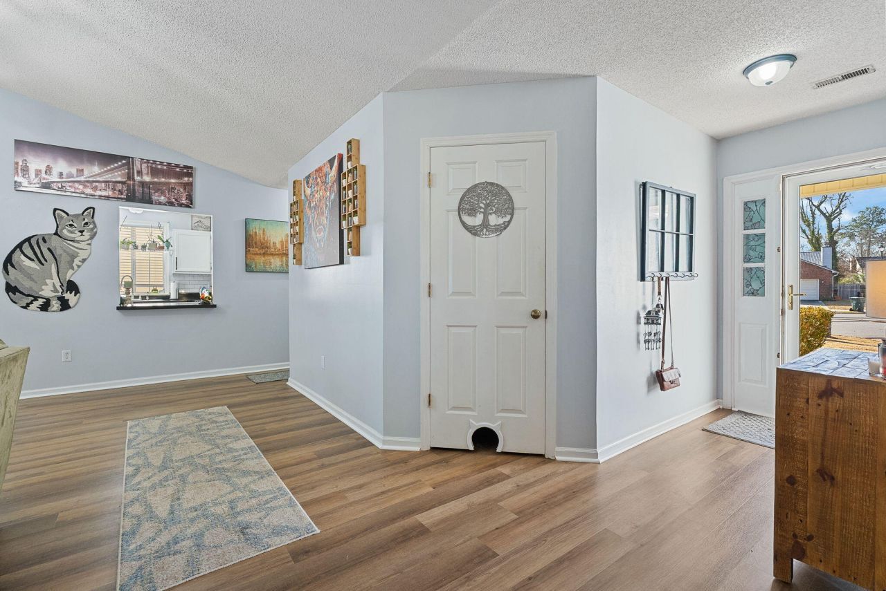 118 Single Tree Court Photo 6
