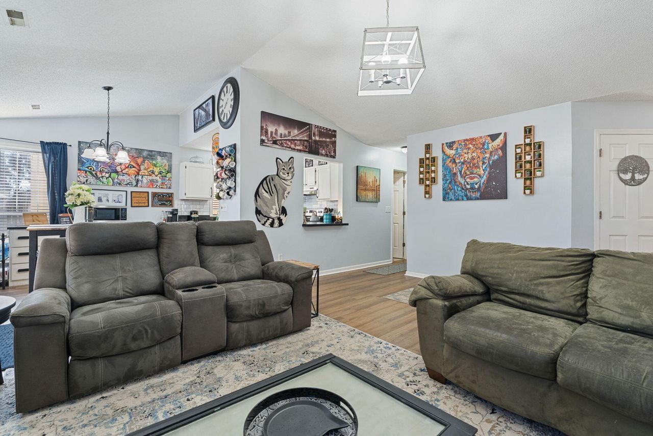 118 Single Tree Court Photo 8