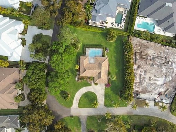 690 Murex DR, NAPLES, FL 34102