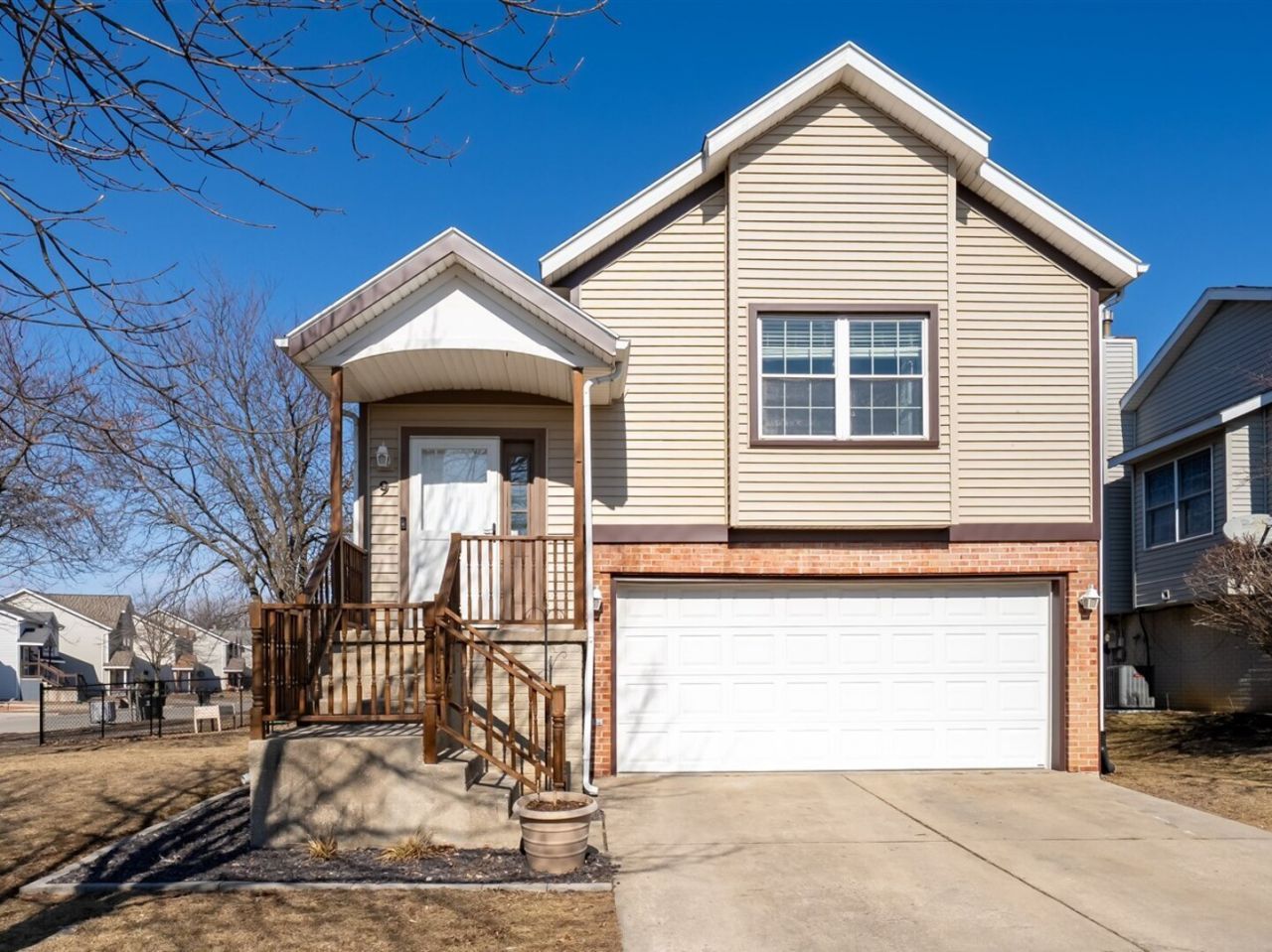 9 Parkshores Drive, Bloomington, IL 61701 Main Photo