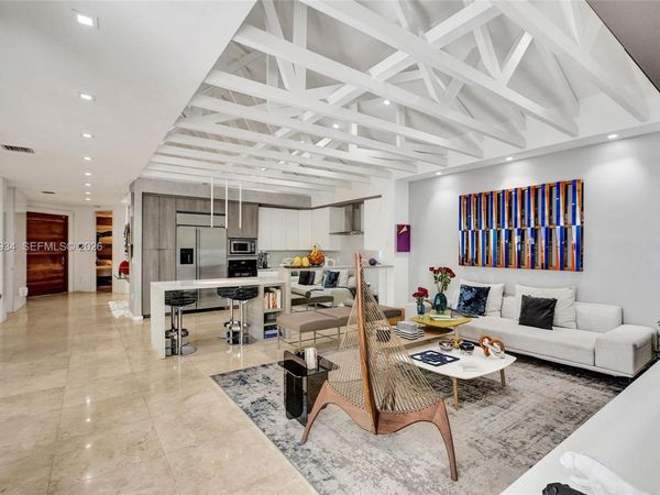 1662 Diplomat Dr, Miami, FL 33179