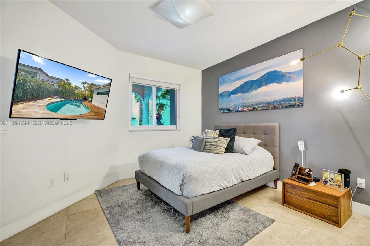 1662 Diplomat Dr, Miami, FL 33179 Photo