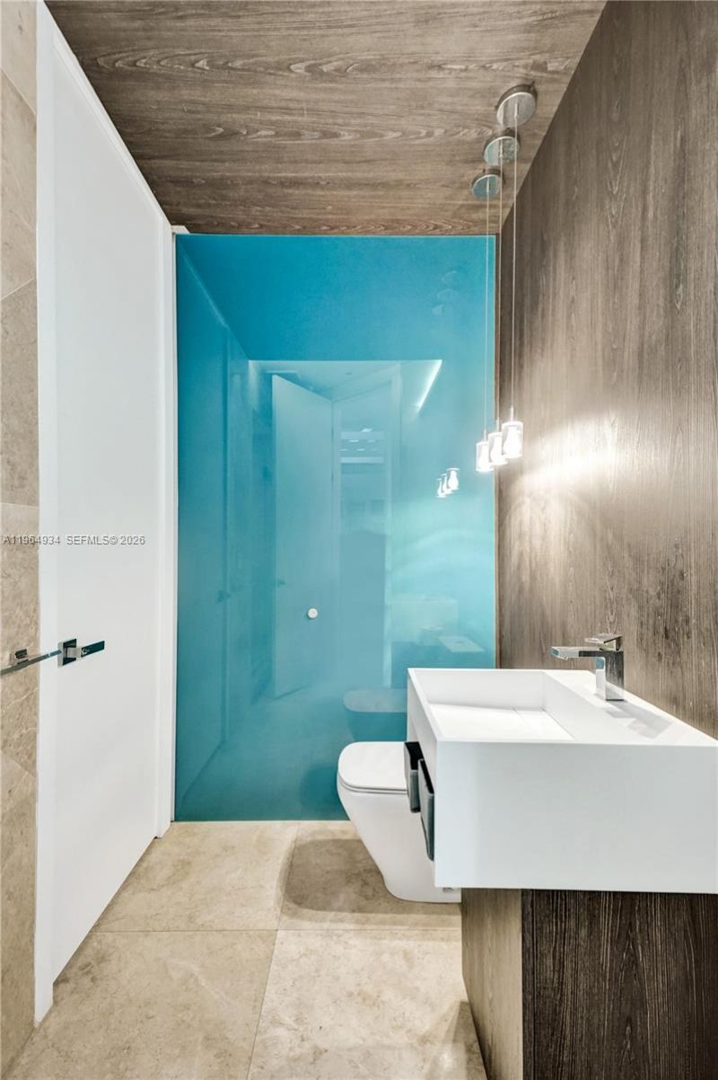 1662 Diplomat Dr, Miami, FL 33179 Photo