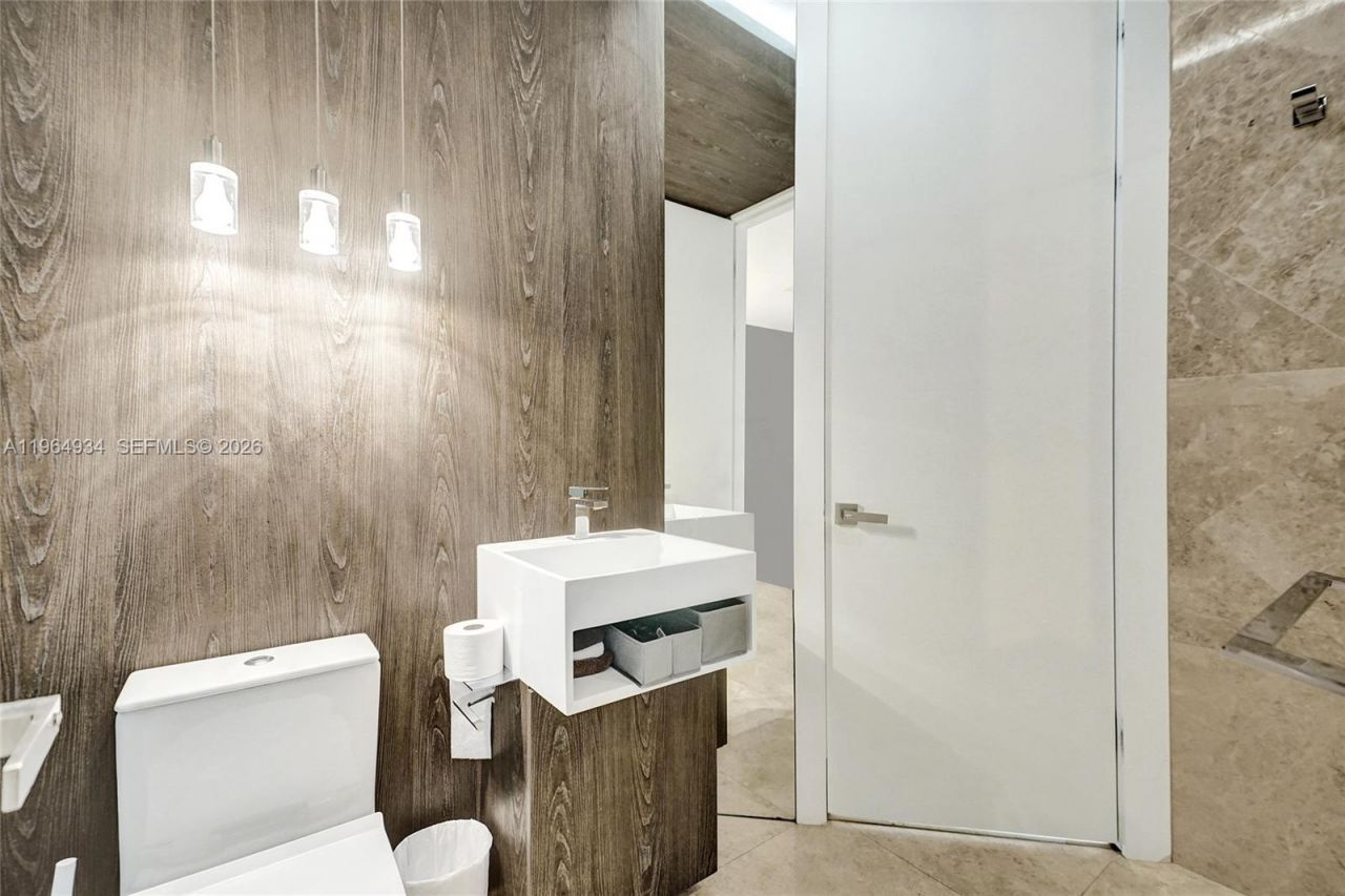 1662 Diplomat Dr, Miami, FL 33179 Photo