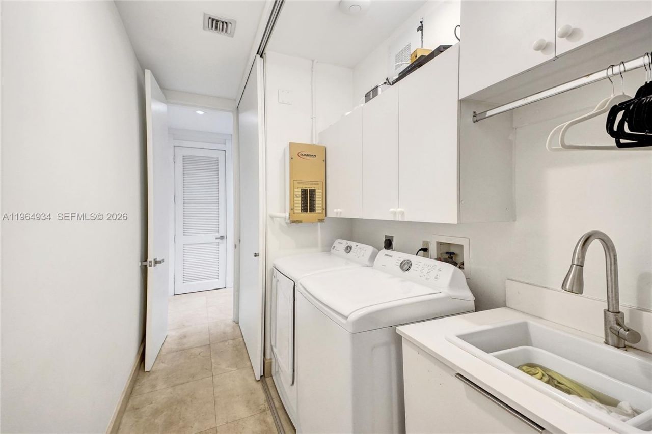 1662 Diplomat Dr, Miami, FL 33179 Photo