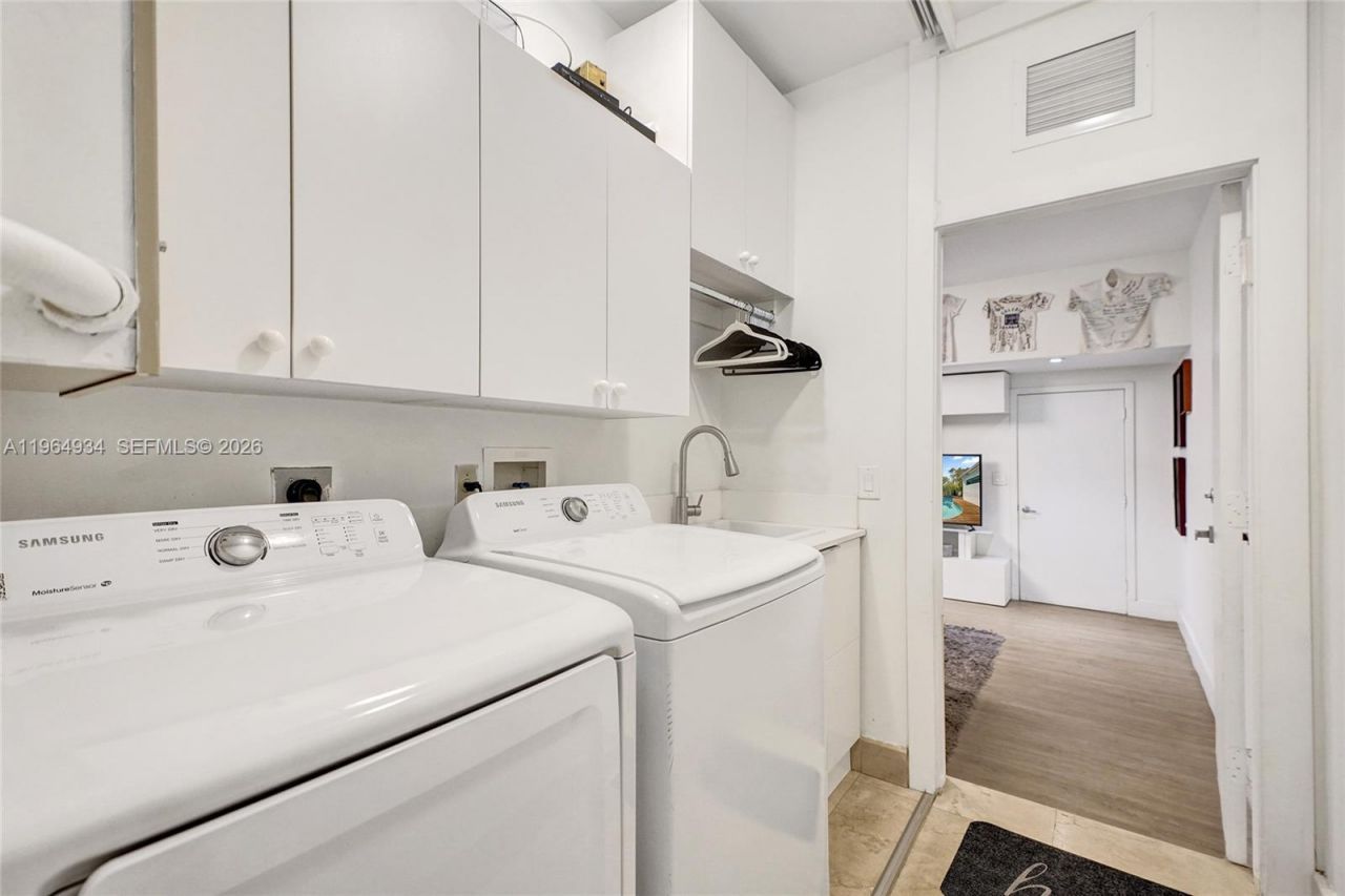 1662 Diplomat Dr, Miami, FL 33179 Photo