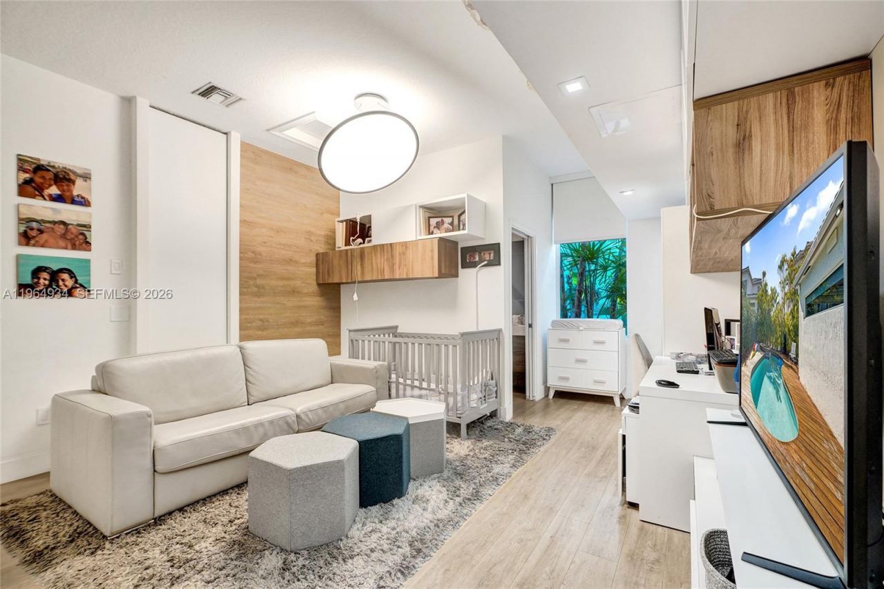 1662 Diplomat Dr, Miami, FL 33179 Photo