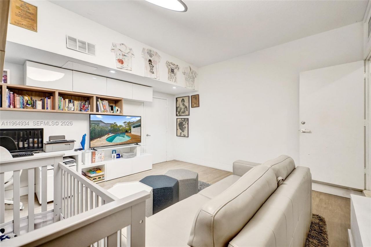 1662 Diplomat Dr, Miami, FL 33179 Photo